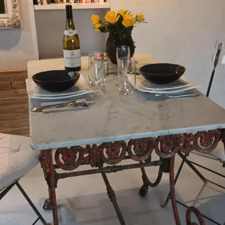 Apartment Heart Of Saint-germain-des-pres - Charming & Smart - For 2 People *